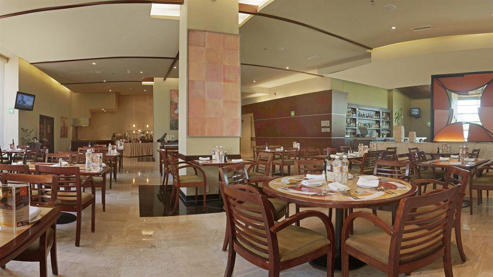 Fiesta Inn Cuautitlan Cuautitlán Izcalli Exteriör bild