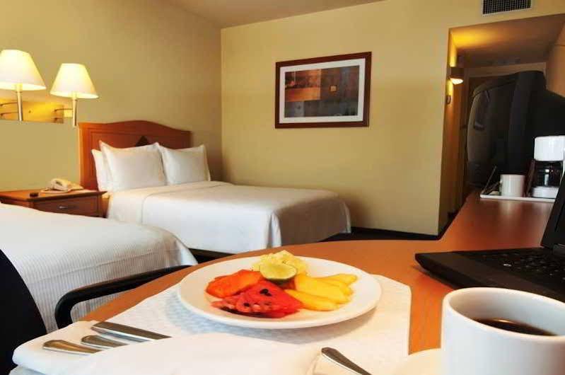 Fiesta Inn Cuautitlan Cuautitlán Izcalli Exteriör bild